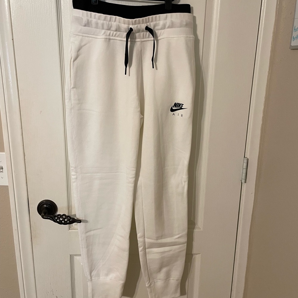 woman’s Nike air sweatpants, size small